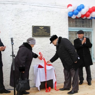 Торжественное открытие мемориальной доски в честь пуска травая прошло сегодня в Барнауле