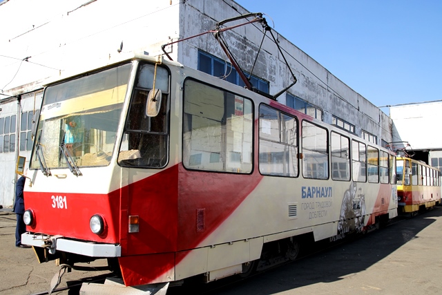 В Барнауле появился трамвай с логотипом «Город трудовой доблести»