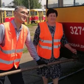 Выпускники учебного центра приняли участие в занятиях по сцепке и буксировке трамвайных вагонов