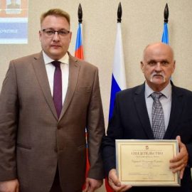 Водителя трамвая МУП «Горэлектротранс» Владимира Зырянова занесли на Доску почета Индустриального района